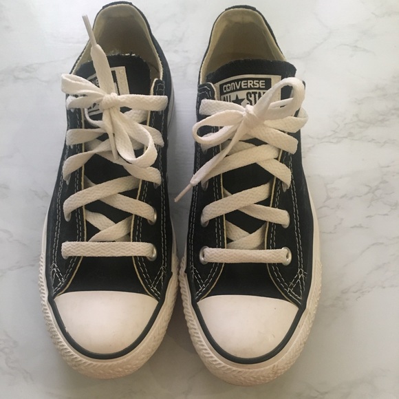 Black and white converse women’s size 6 - Picture 1 of 3